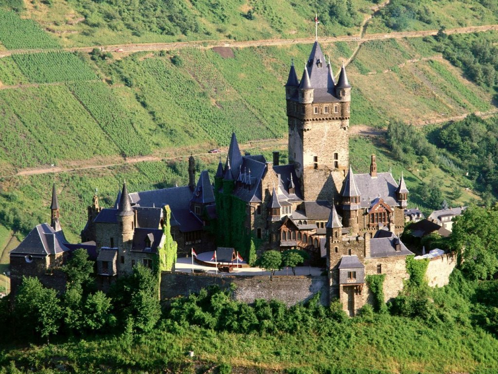 Foto: Reichsburg Castle, Mosel Valley, Germany