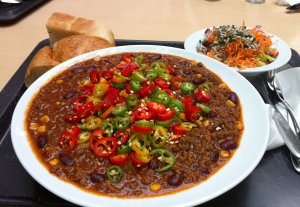 Recept online: Chilli con carne: Tradin mexick pokrm - mlet hovz duen s rajaty a fazolemi, koenn chilli, plivou paprikou  a tabascem